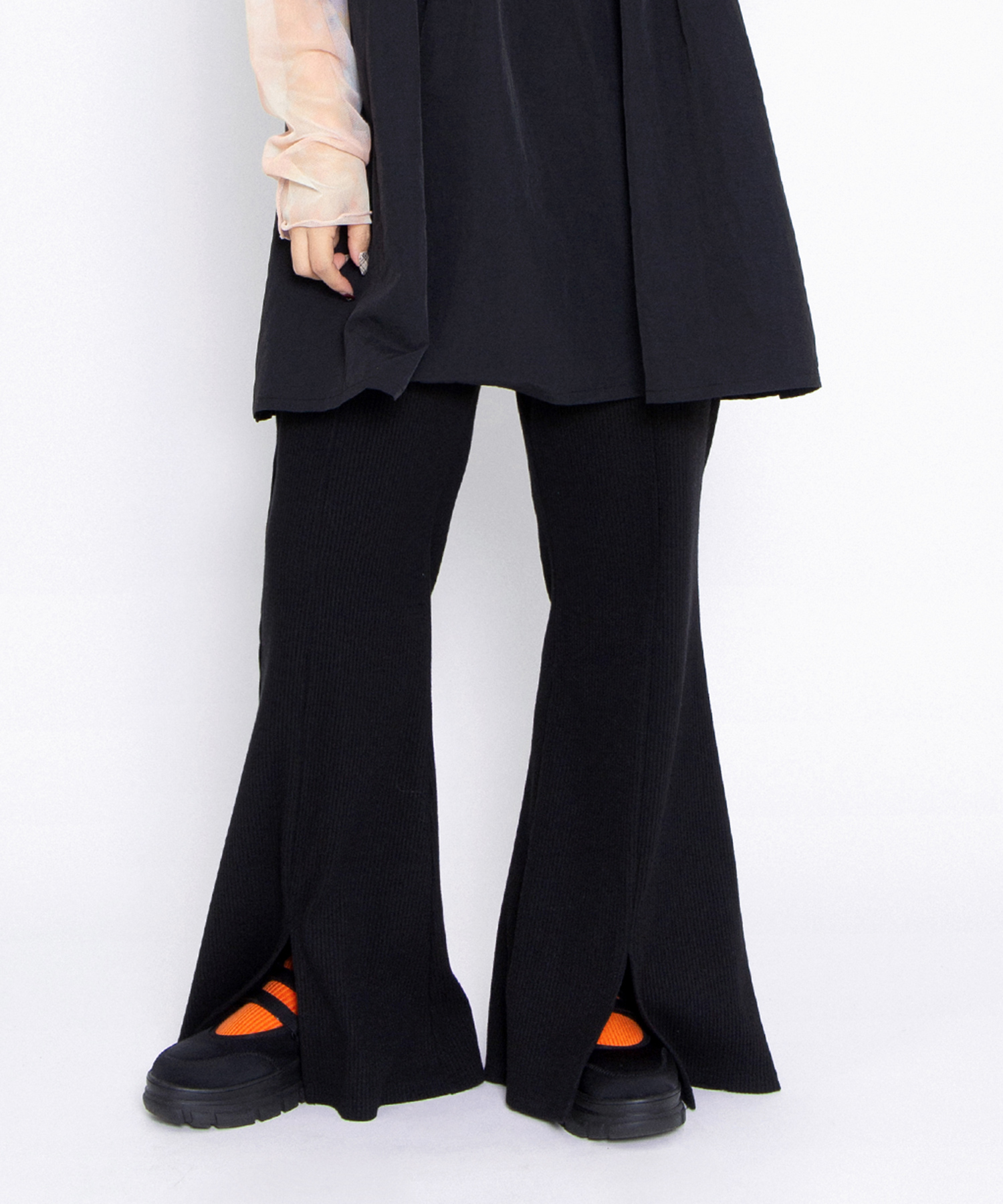 フロントスリットフレアパンツ[商品：PN25AW-006] - PUNYUS Online