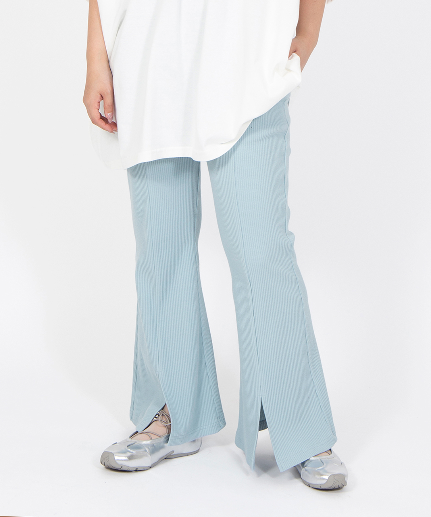 フロントスリットフレアパンツ[商品：PN25AW-006] - PUNYUS Online