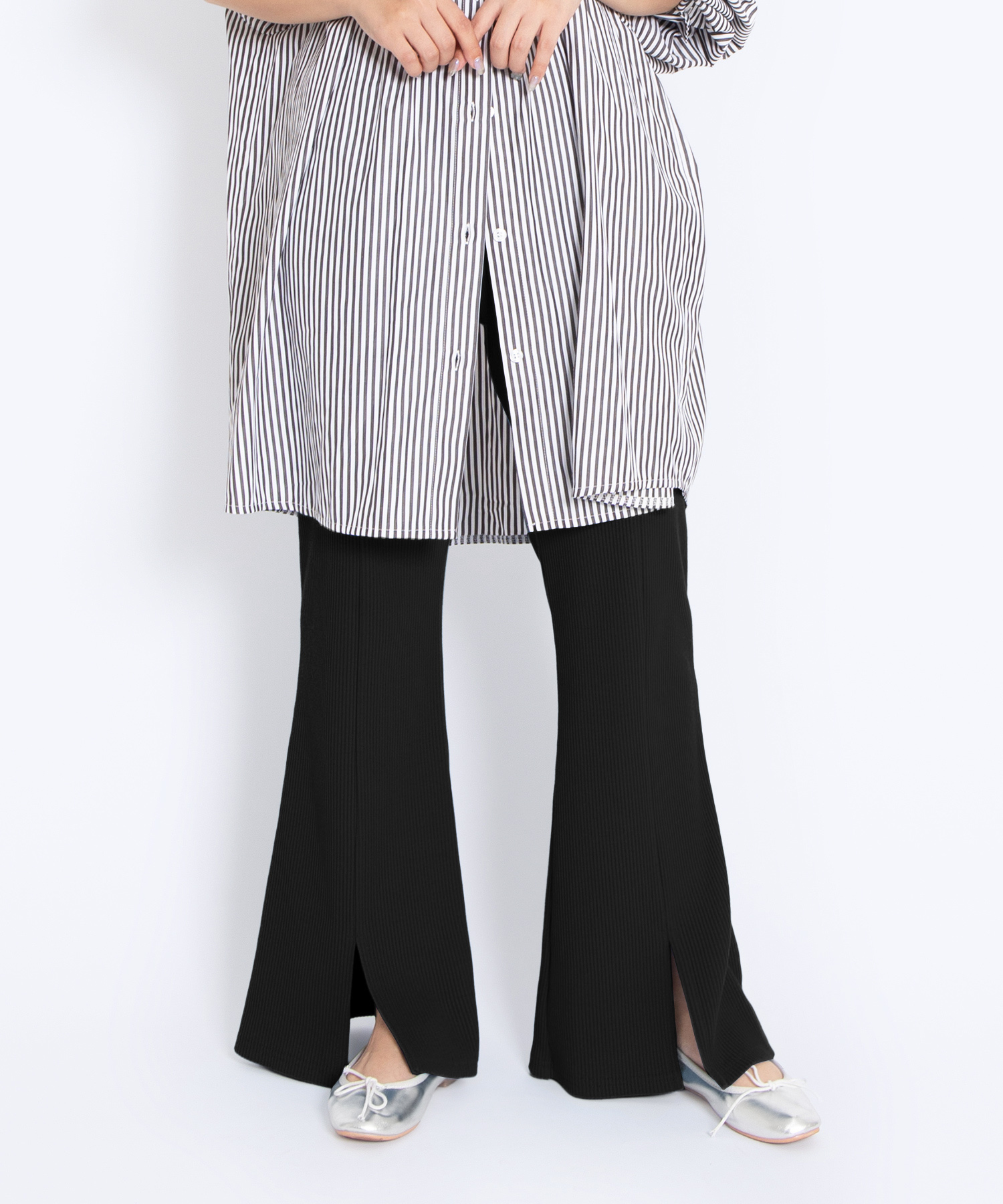 フロントスリットフレアパンツ[商品：PN25AW-006] - PUNYUS Online